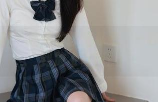 绮梦摄影 – 涵涵的教室私拍：一秒从学习到放飞自我！