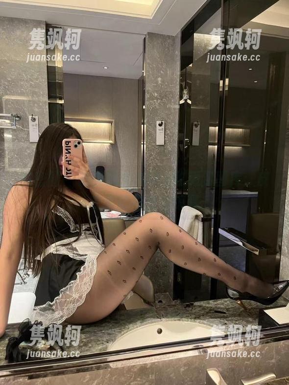 美邵女Baby 微密圈 - 把美邵女Baby收藏到图库:皮衣里的秘密与惊喜