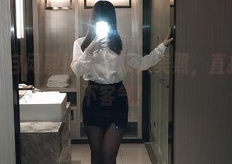 你看！自闭颜球球的双人美照，直接下载不客气！