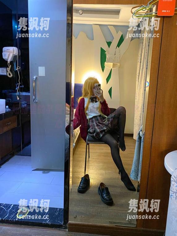 芋圆侑子 短裙里的芋圆侑子:照片捕捉日常‘不小心’的尴尬瞬间!