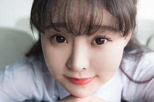 菠萝社 – 下载王雨纯教室写真集，顺便回忆一下当年的校园时光！