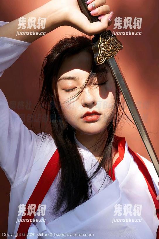 蜜桃社 - 一秒入戏！小草莓Berry全套肉丝图包让你感受什么叫“奇妙的冷暖交替”。