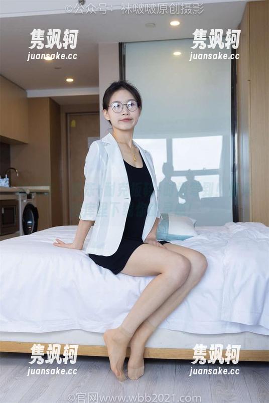 袜啵啵-果冻 袜啵啵 - 果冻+耐克板鞋=时尚驾到!快来图库里下载你的灵感!