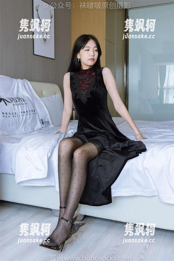 袜啵啵-瑶瑶 袜啵啵 - 新鲜出炉的瑶瑶写真:一双白棉袜,如何提升你的审美?