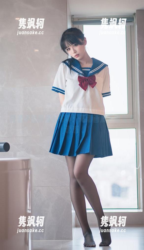 轩萧学姐 轩萧学姐的裸足写真:高清画质下的无言诱惑