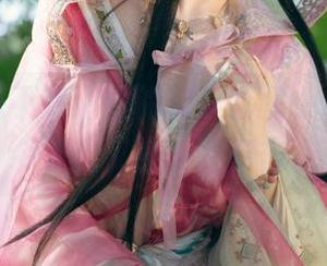翻看雯妹不讲道理的和服套图，心里默念：今天我又被美丽打击了。