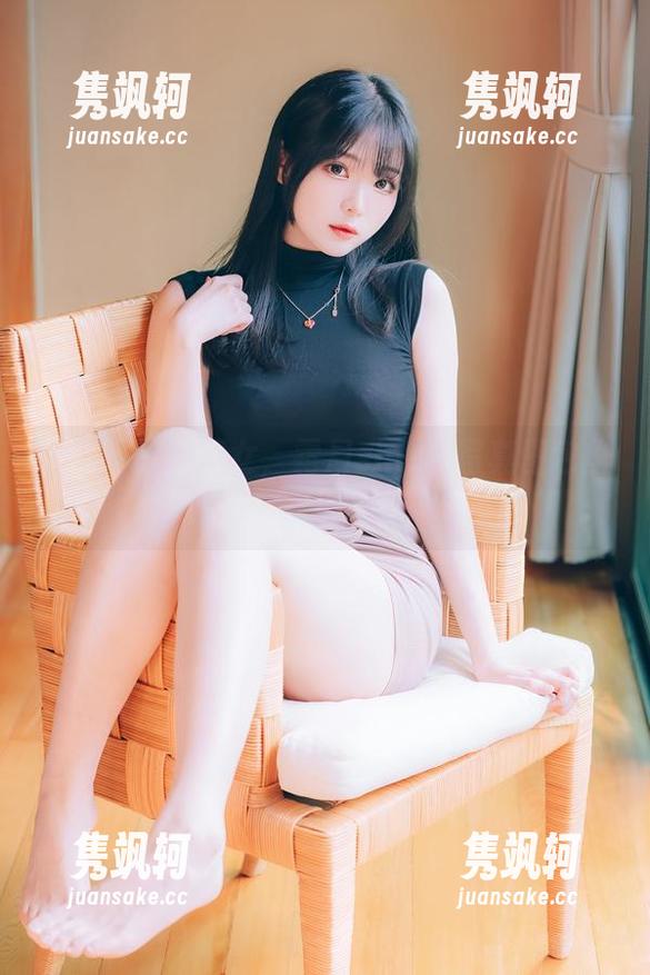 霜月shimo 修女不只是修女,霜月shimo写真图包里的不羁灵魂!