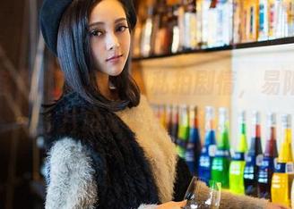 青豆客 – 难以忘怀的私拍剧情，易阳的图片总是带点神秘。
