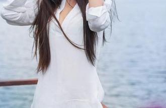 青豆客 – 高清修女？未必只是一纸圣经，王语纯的照片让你重新定义！