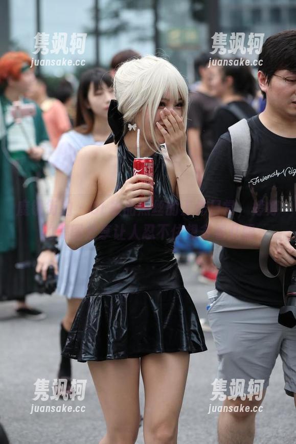魔镜街拍-婷婷 魔镜街拍 - OL极品黑丝的工作日常,婷婷的美图分享让人忍不住想多看几眼