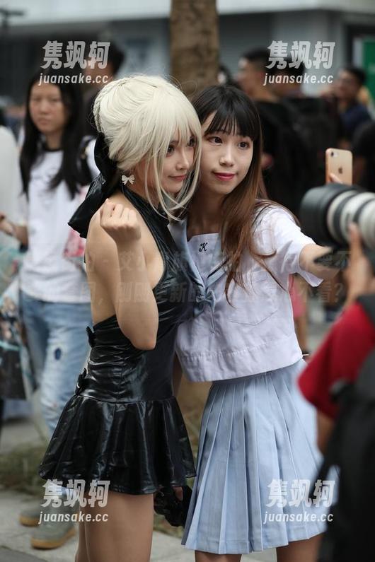 魔镜街拍-艾小青 魔镜街拍 - 艾小青旗袍街拍,撩得不要不要的套图,刚刚更新的内容你忍心不看?