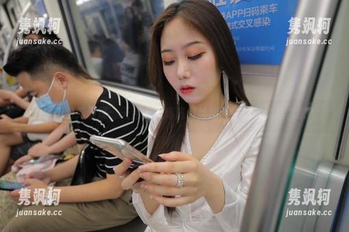 魔镜街拍 魔镜街拍新发现:天台上的高清肉丝黑丝,怎么就这么撩?